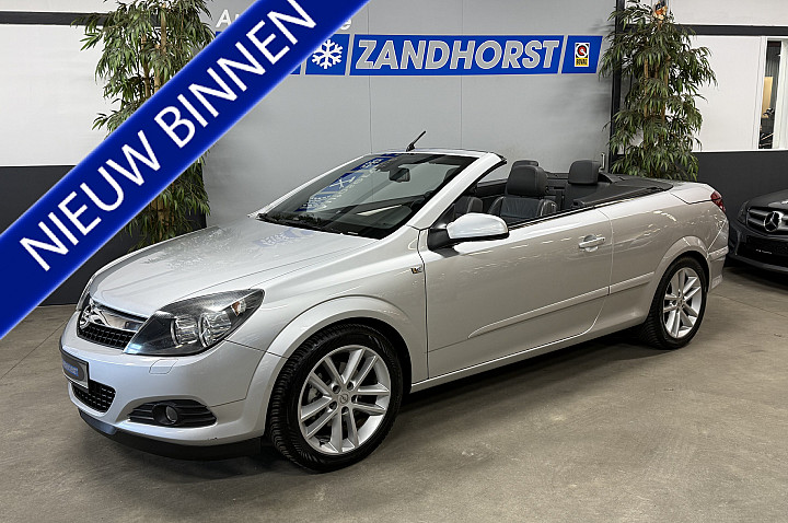 Opel Astra TwinTop 1.8 Cosmo // Leer // Trekhaak // LM velgen