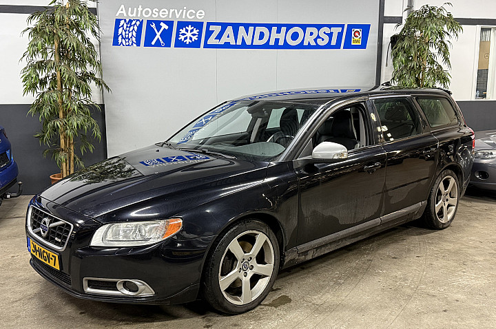 Volvo V70 2.0T R-Design // Autom // Leer // Xenon
