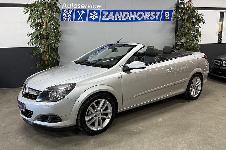 Opel Astra TwinTop 1.8 Cosmo // Leer // Trekhaak // LM velgen