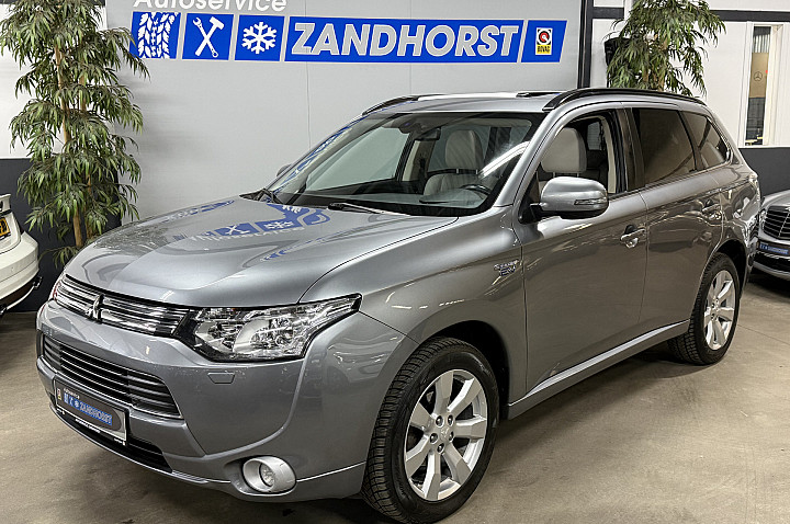 Mitsubishi Outlander 2.0 PHEV instyle // Leer // Schuifdak // Xenon