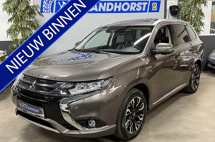 Mitsubishi Outlander 2.0 PHEV Pure // Leer // Camera // Schuifdak