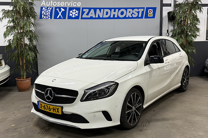 Mercedes-Benz A-Klasse 180 Ambition // 17 inch // Stoelverw. // Navi